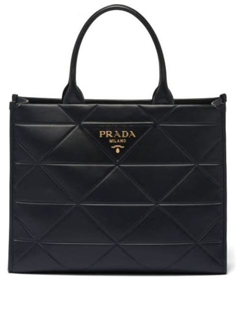 Nuova collezione di collane Prada per donna su FARFETCH.